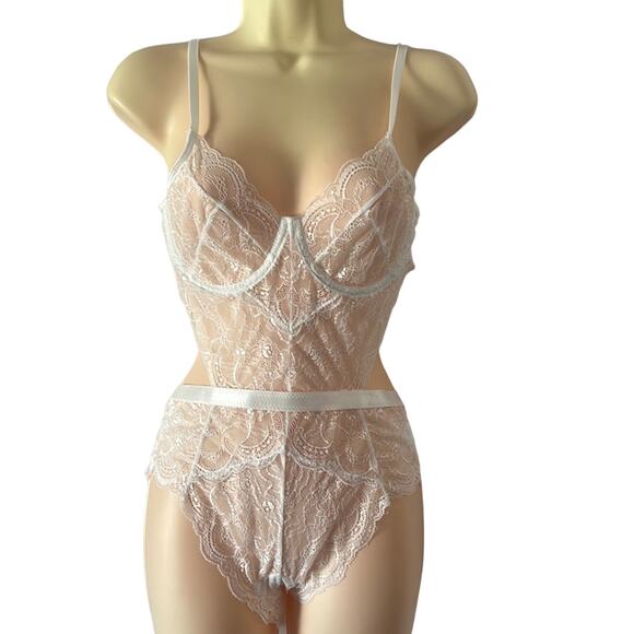 White Lace Teddy Lingerie Bodysuit Woman Size Small Snap Crotch Underwire Bra - Picture 1 of 11